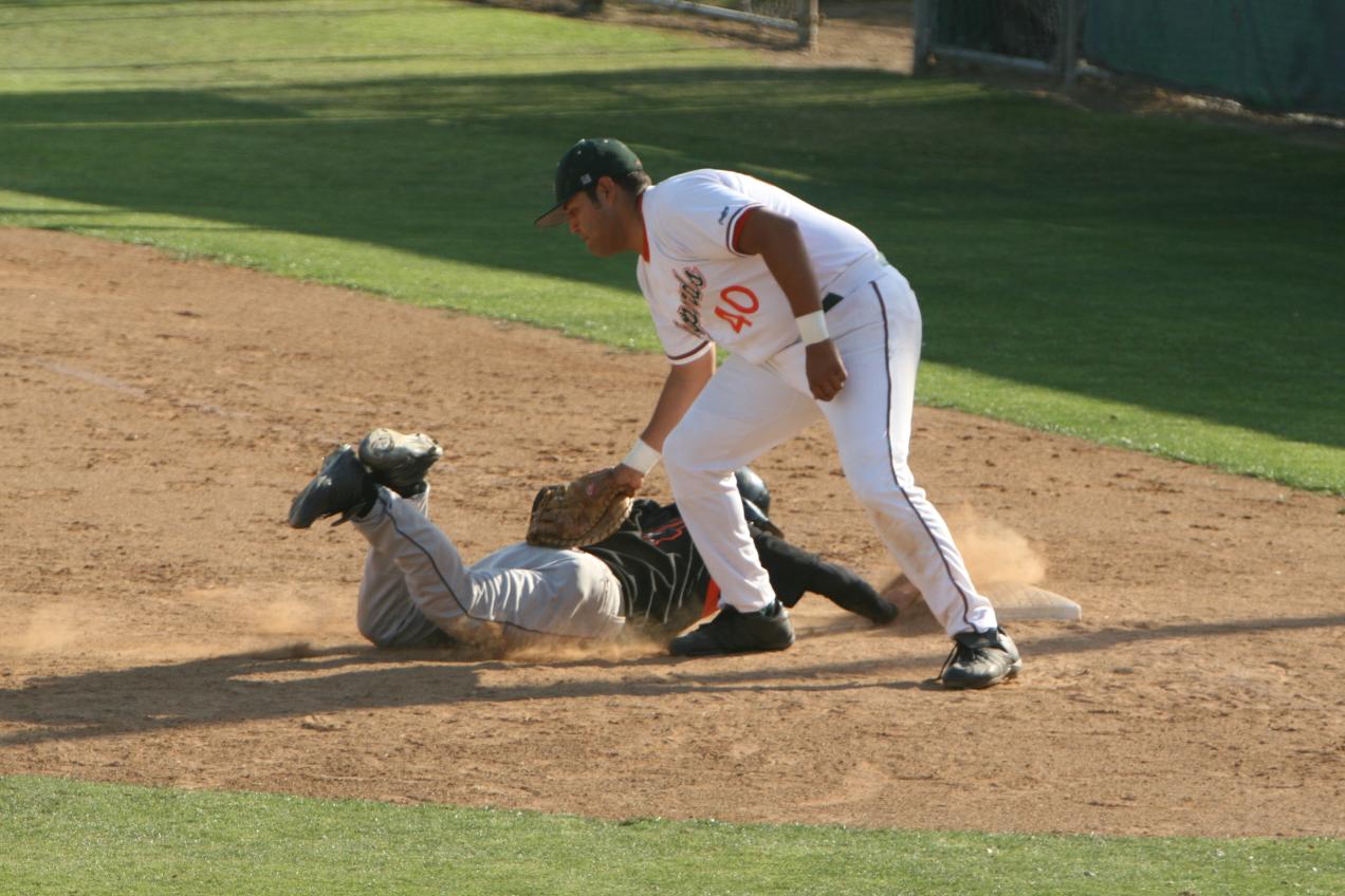 Sagehens Take Series Opener Against Leopards