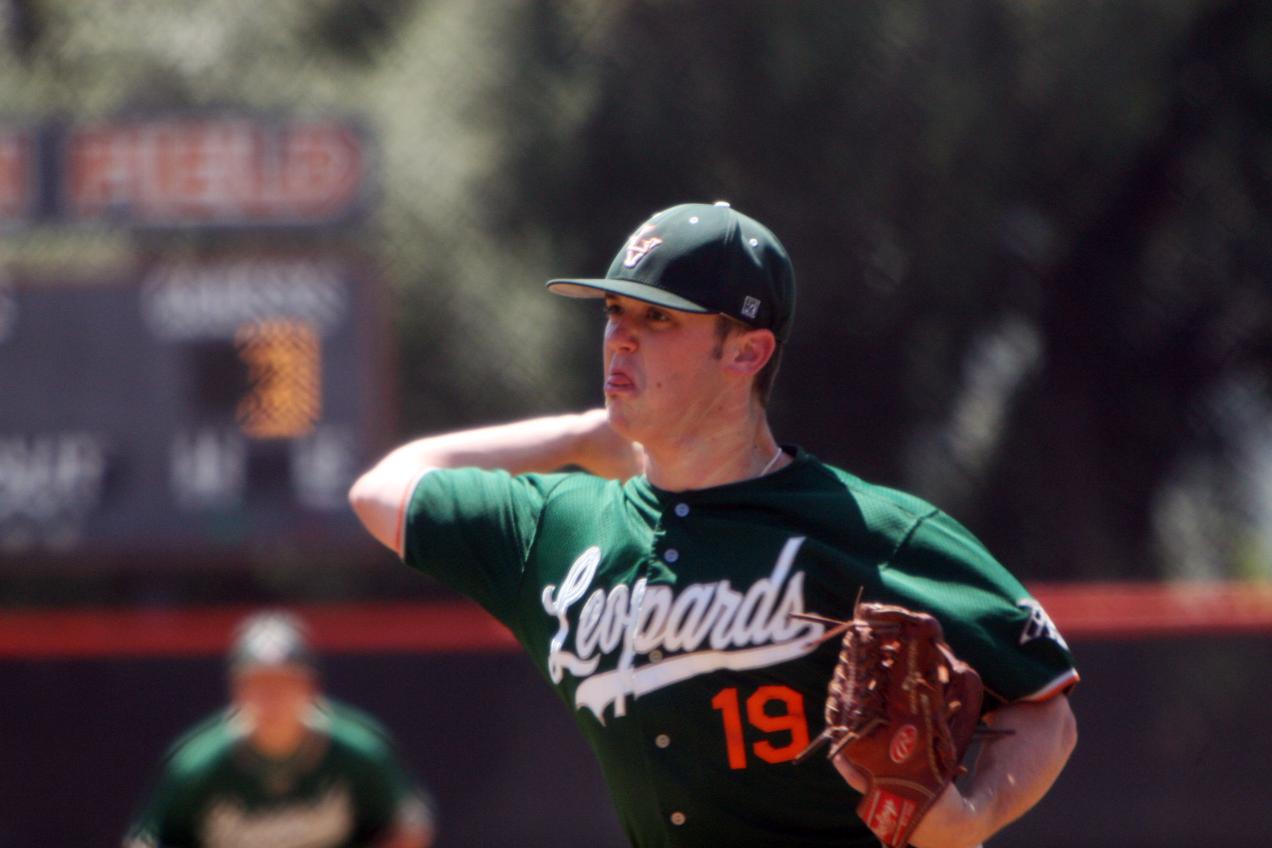 Leopards Fall To CLU in Doubleheader
