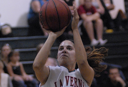 Emily Carrillo recorded a double-double of 19 points and 11 rebounds (www.applerosephotography.com)