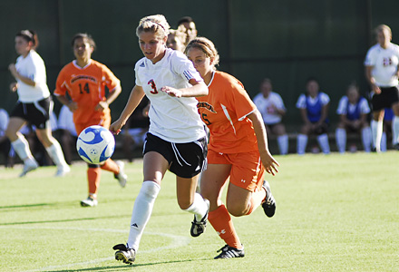 La Verne midfielder Ashley Vanga (Kelly Rivas photo)