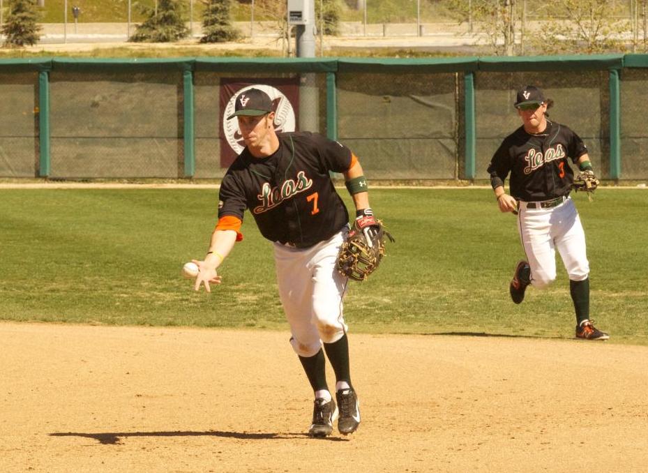 Baseball Sweeps Twinbill Against CMS