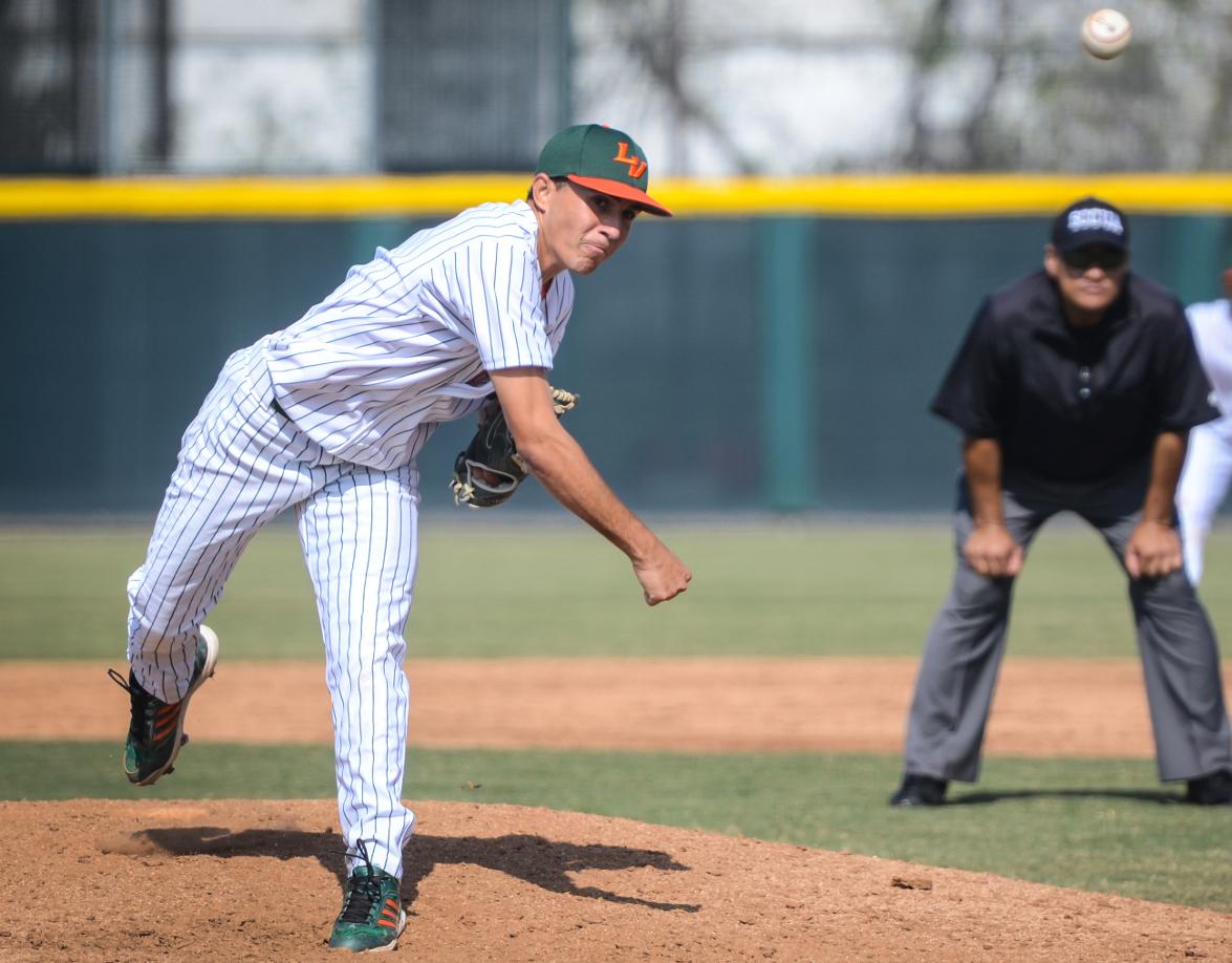 Baseball holds off No. 20 Cal Lutheran, 5-4