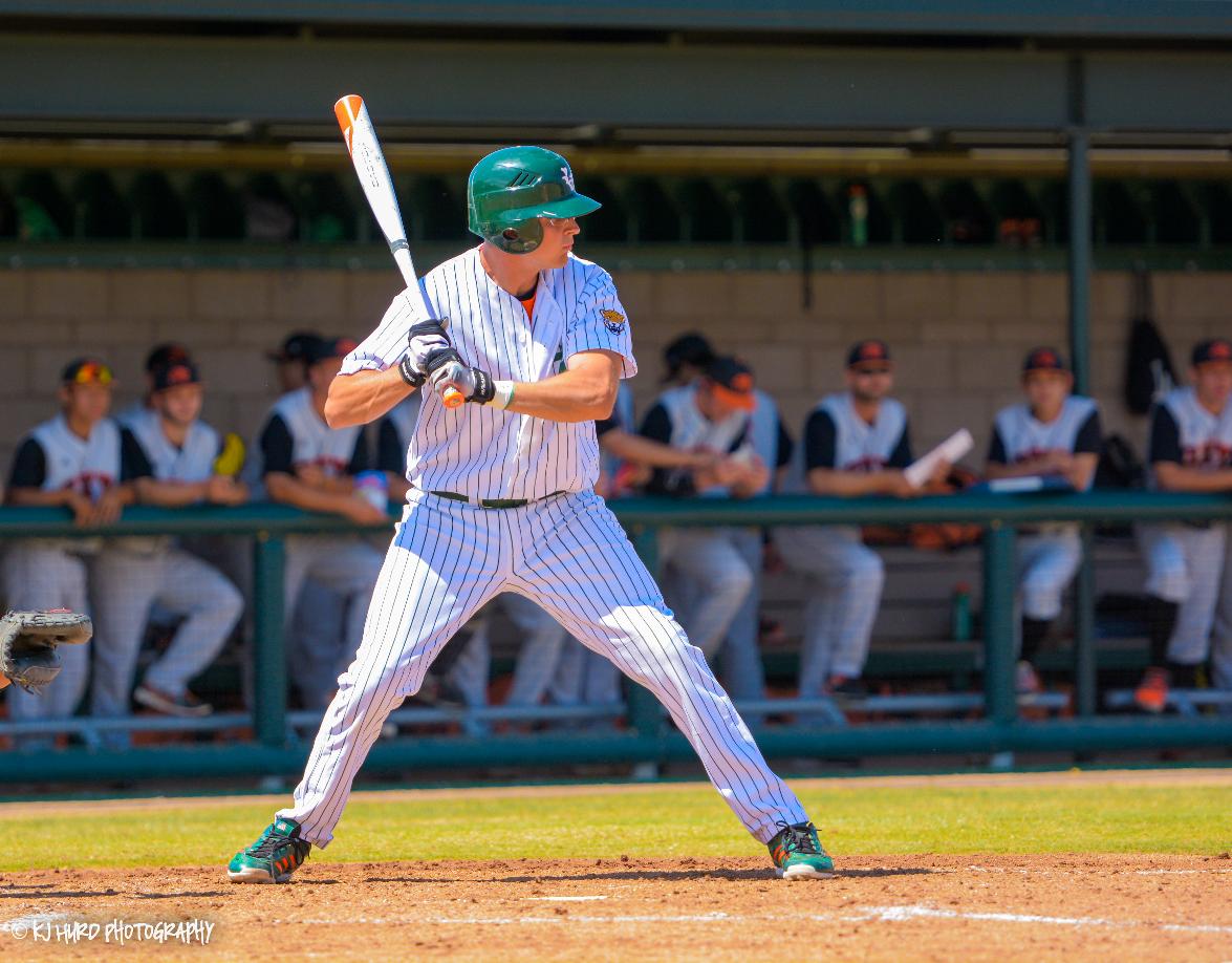 Baseball runs away with Game 2, splits with Chapman