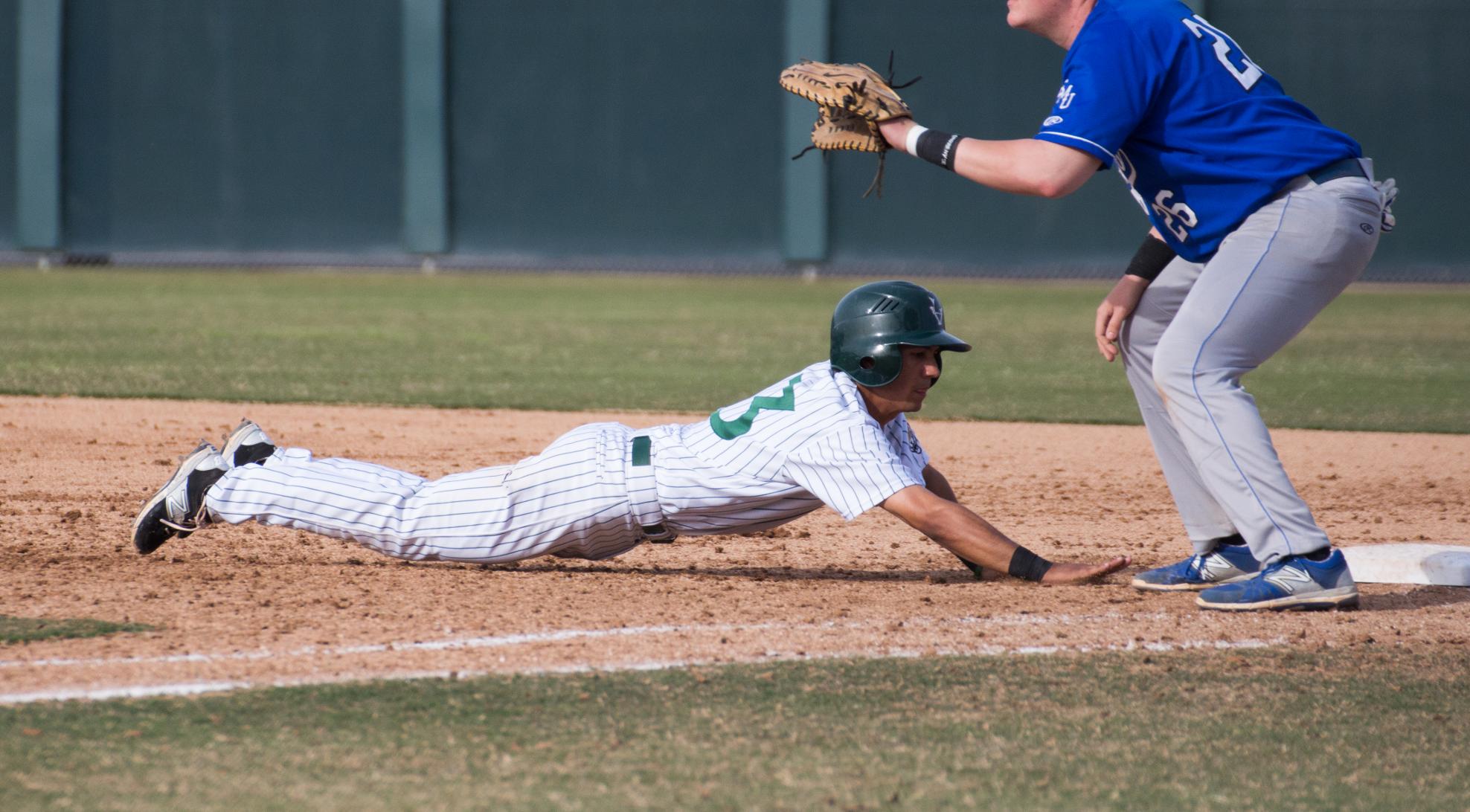 Baseball drops doubleheader to Pomona-Pitzer