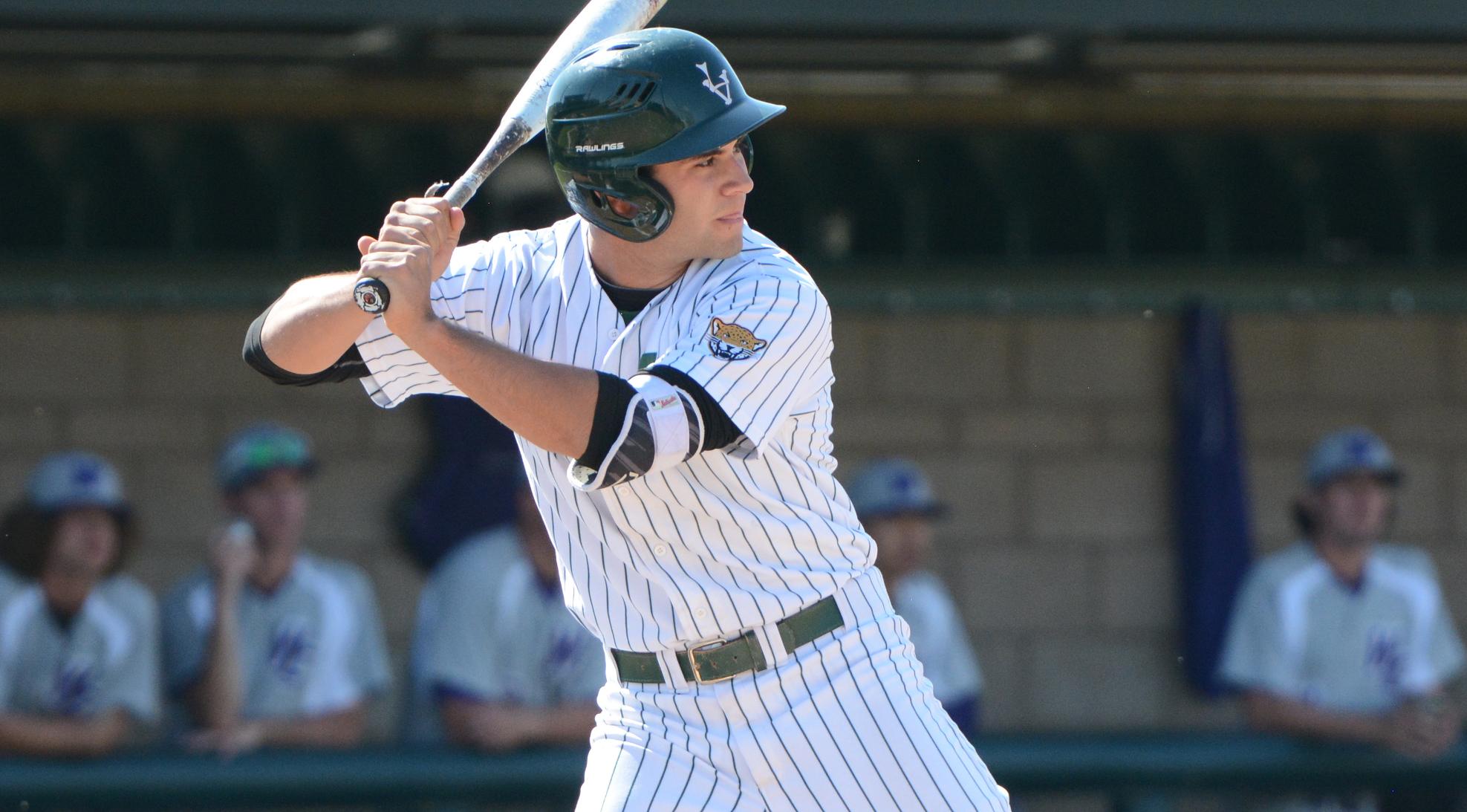 Baseball drops twinbill to Whittier