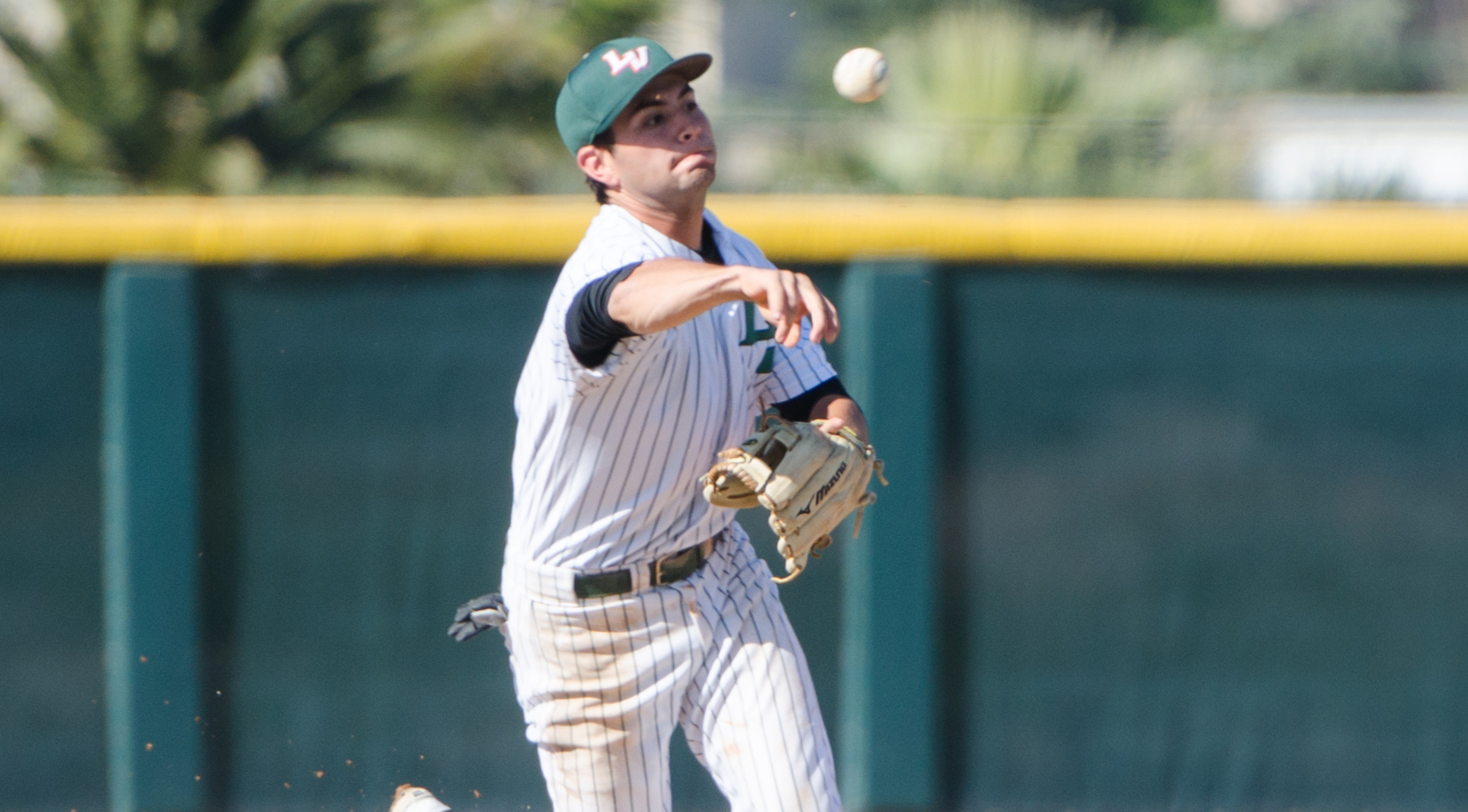 Baseball rallies in ninth to beat Pomona-Pitzer