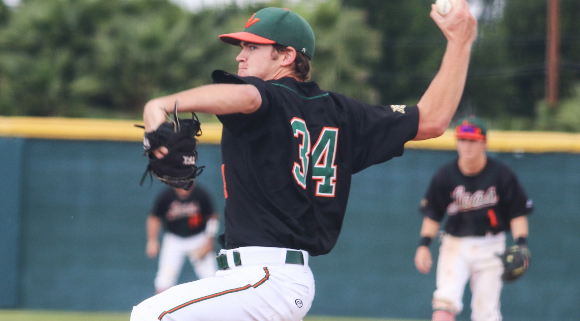 La Verne sweeps Schreiner