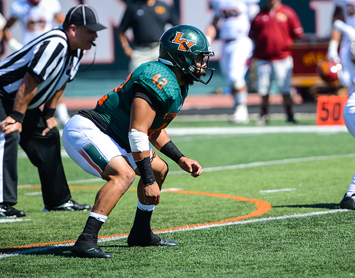 Football holds off Claremont-Mudd-Scripps on Homecoming