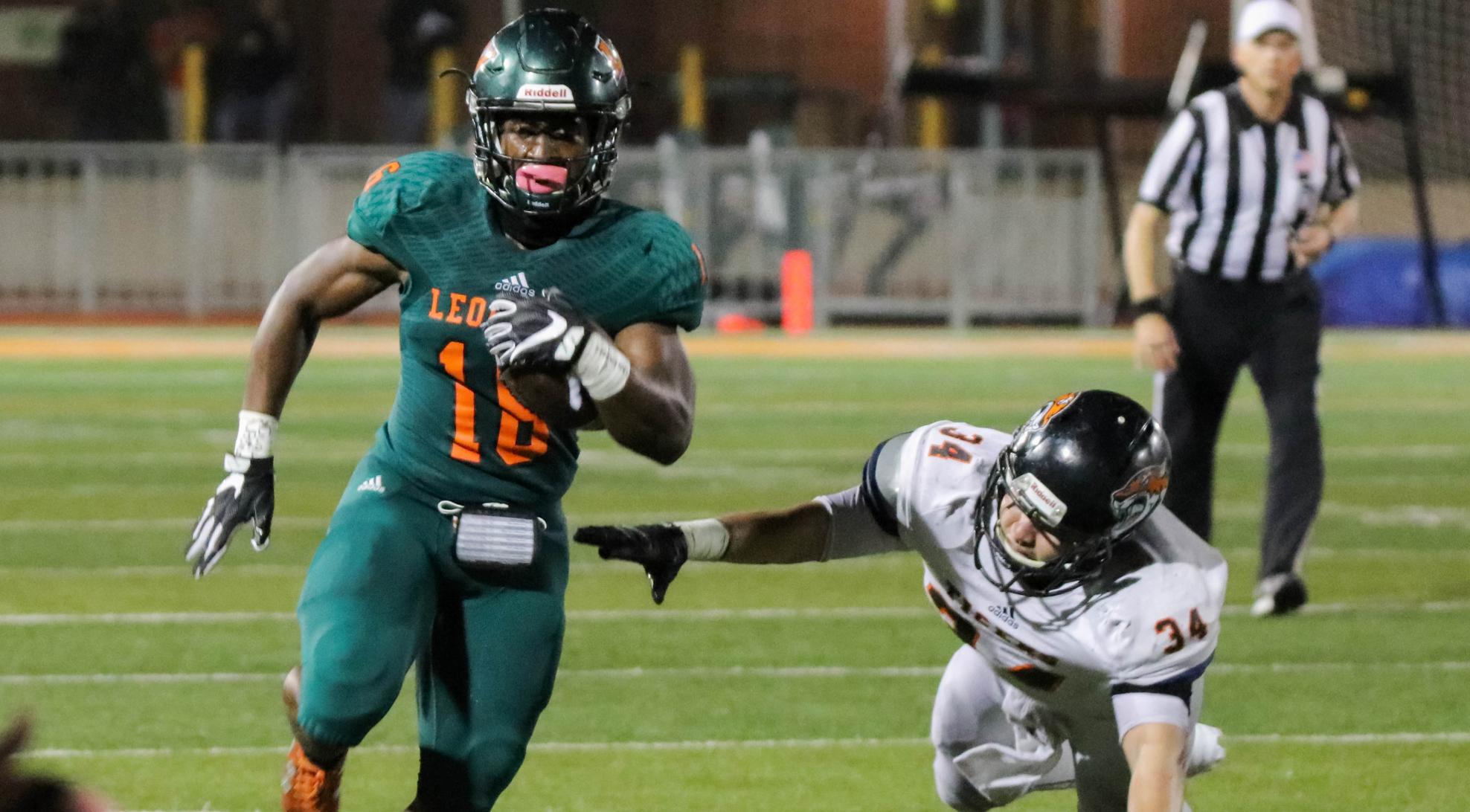 Football goes for two, blocks field goal to beat Oxy