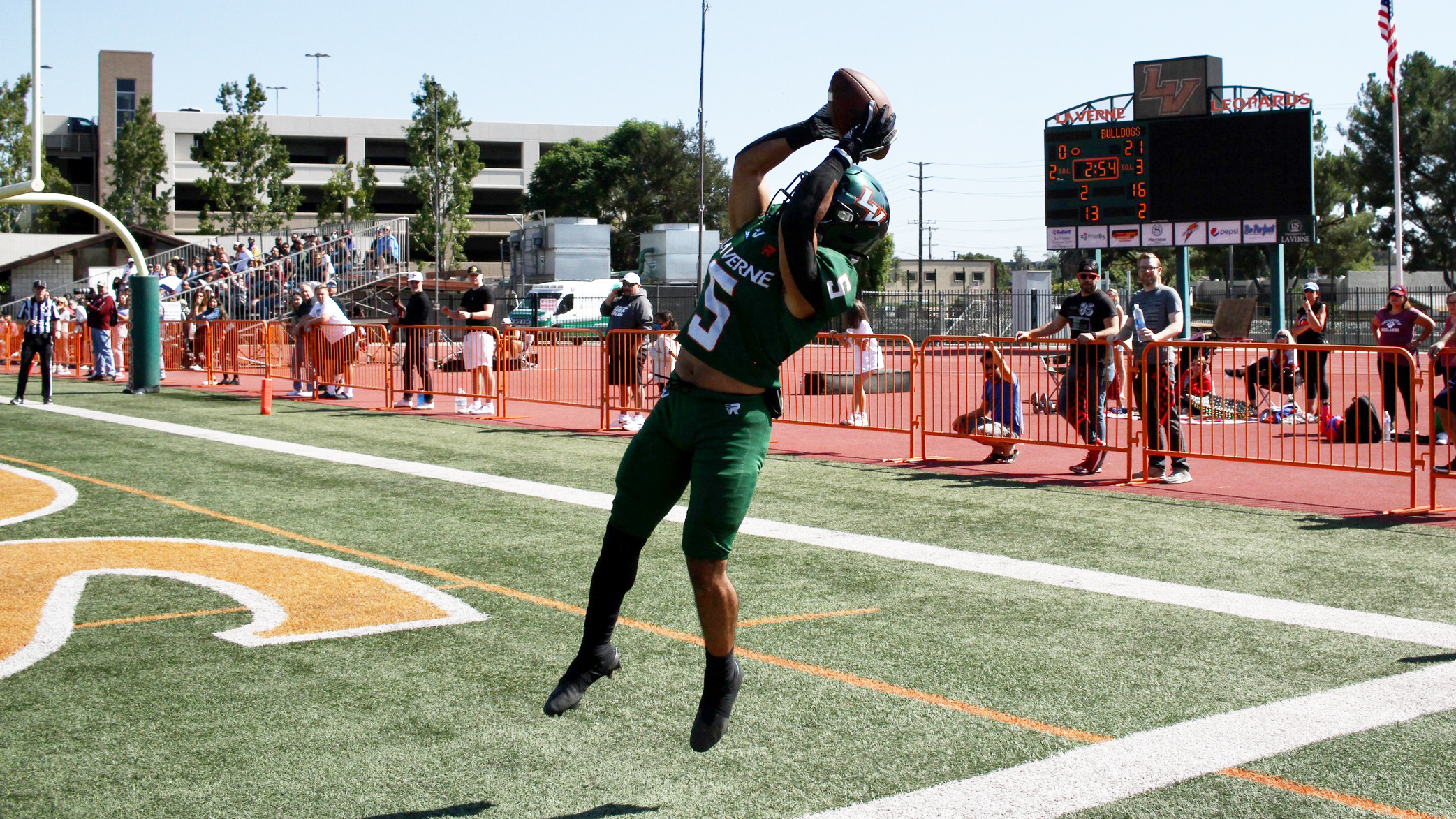 Leopards Win Thriller on Homecoming