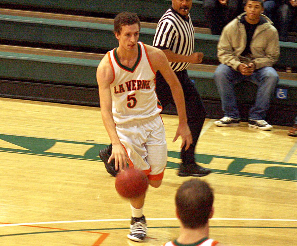 Men's Basketball Falls To Falcons At Home