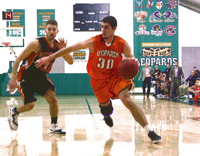 Men's Basketball falls to Occidental, 65-63