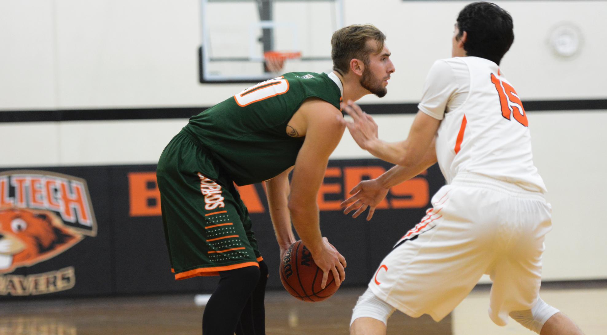 Men's Basketball falls at Caltech, 65-61