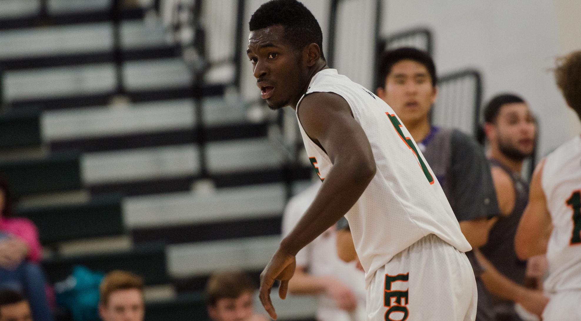 Mason lifts Men's Basketball over Whittier with late basket