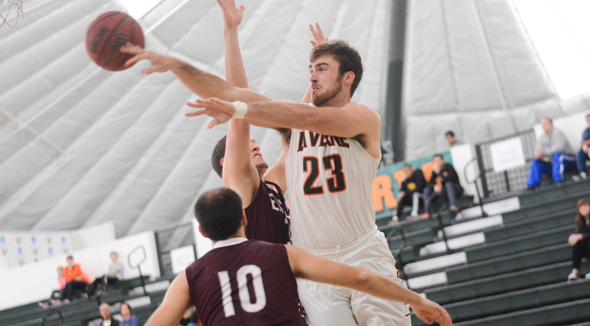 Men&rsquo;s Basketball falls to Claremont-Mudd-Scripps, 65-60
