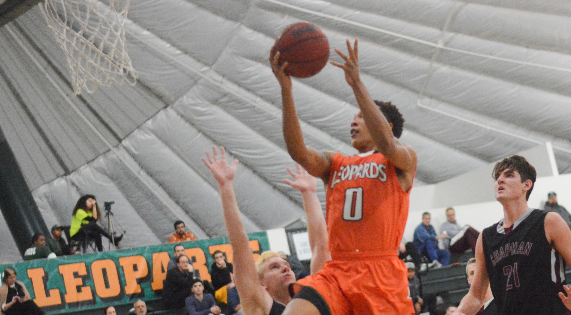 Men's Basketball rides hot start to beat Pomona-Pitzer, 80-64