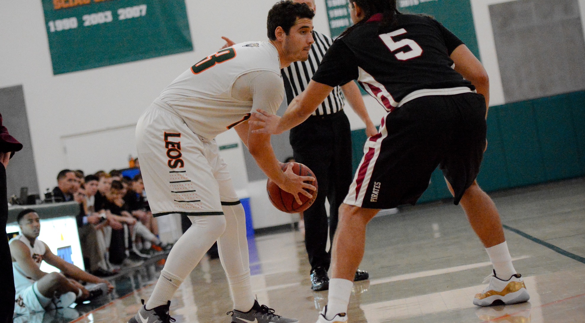 White, McClain combine for 50 to lead La Verne past Colorado College 94-81