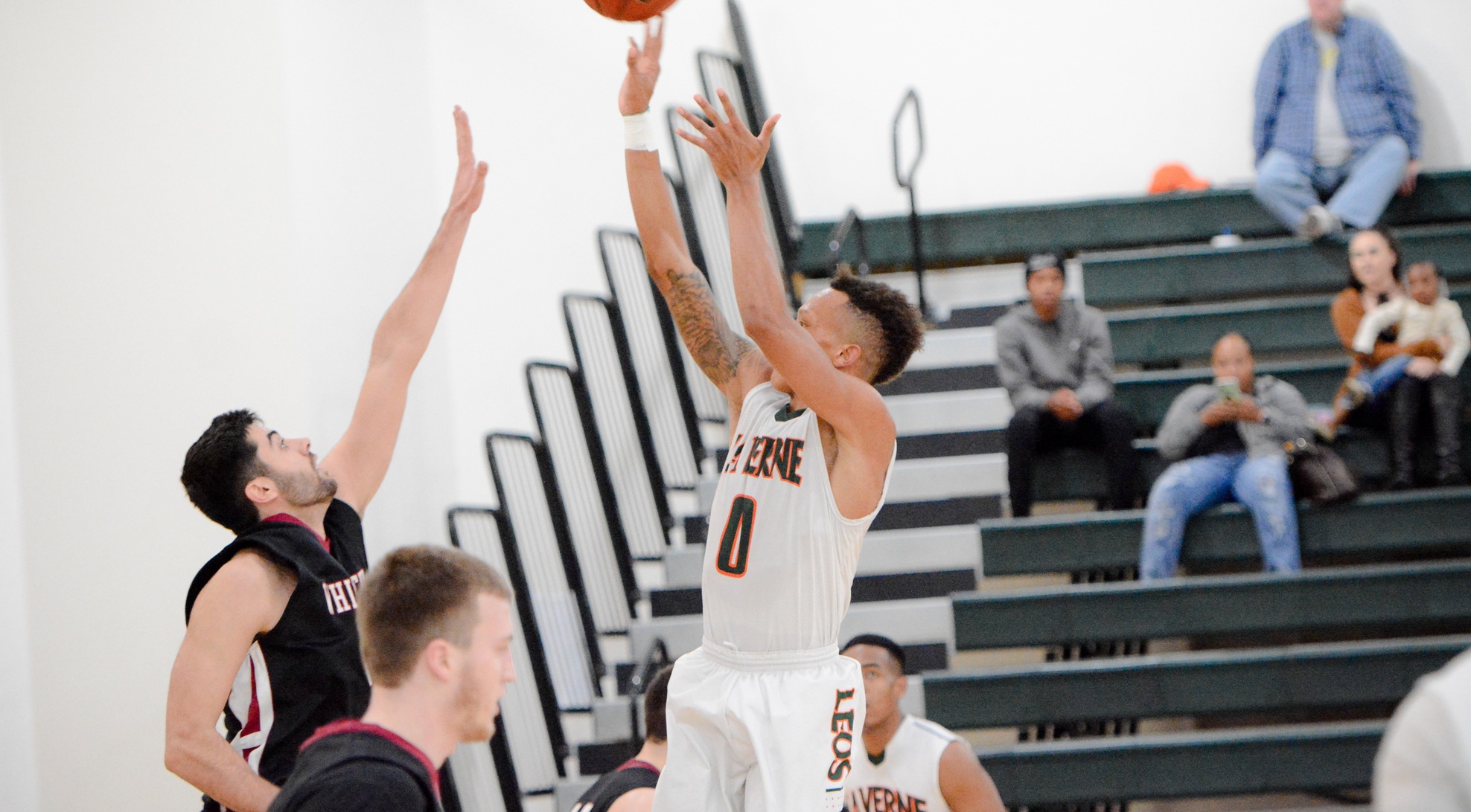 Men's Basketball falls at Chapman, 81-68