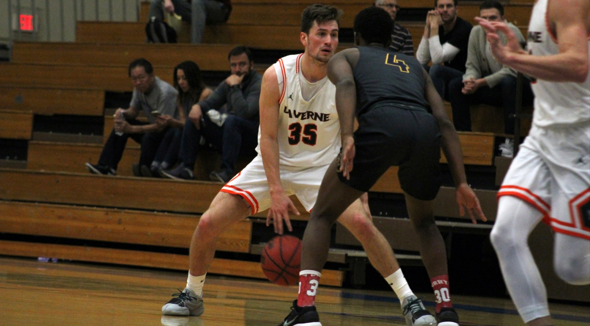 Head scores 22 points at Redlands