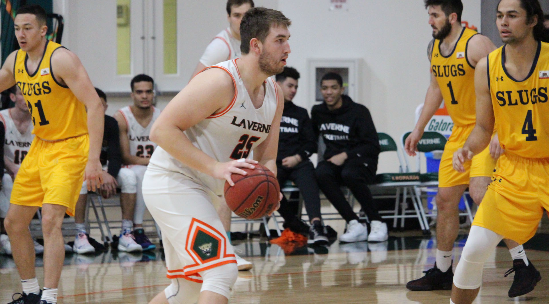 Men's Basketball closes out season at Redlands