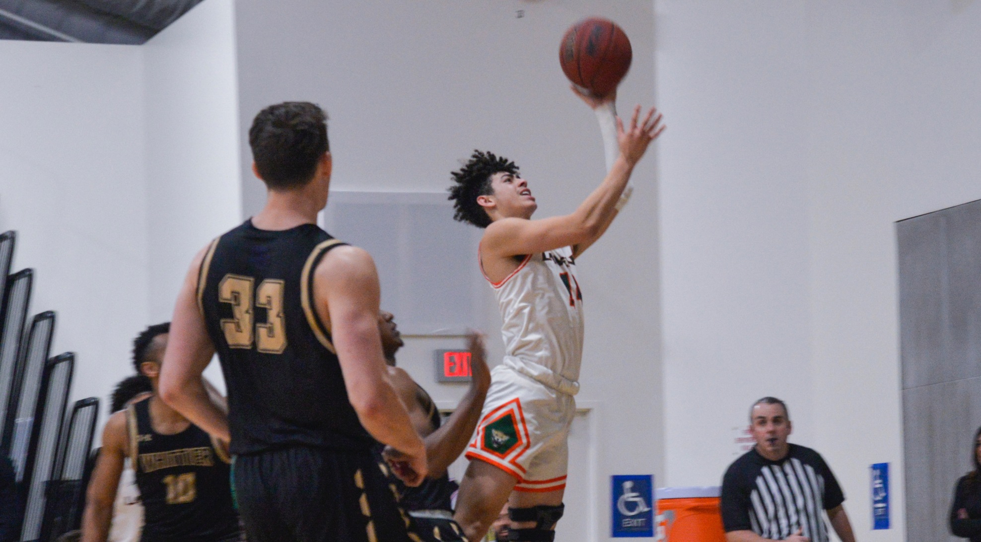 Men's Basketball Battles with Tigers