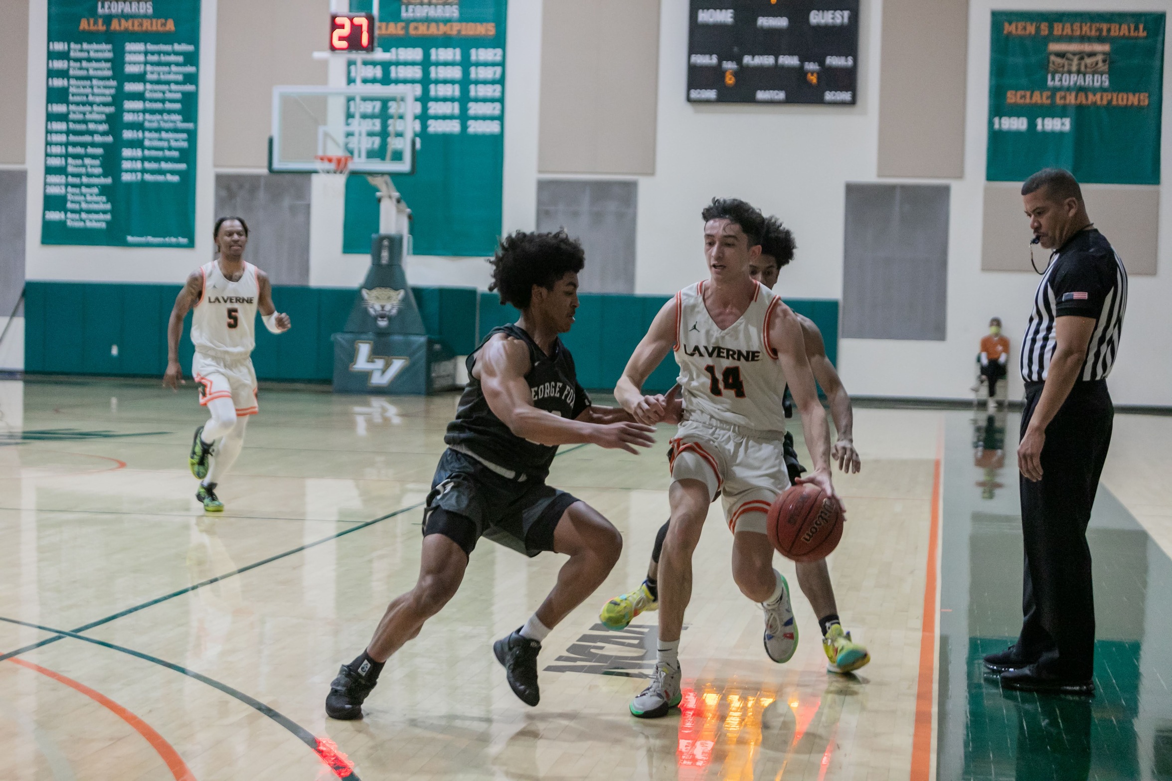 Junior trio leads Leos past Bulldogs