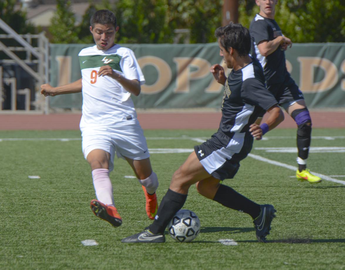 Moreno comes up clutch, Men's Soccer edges Willamette