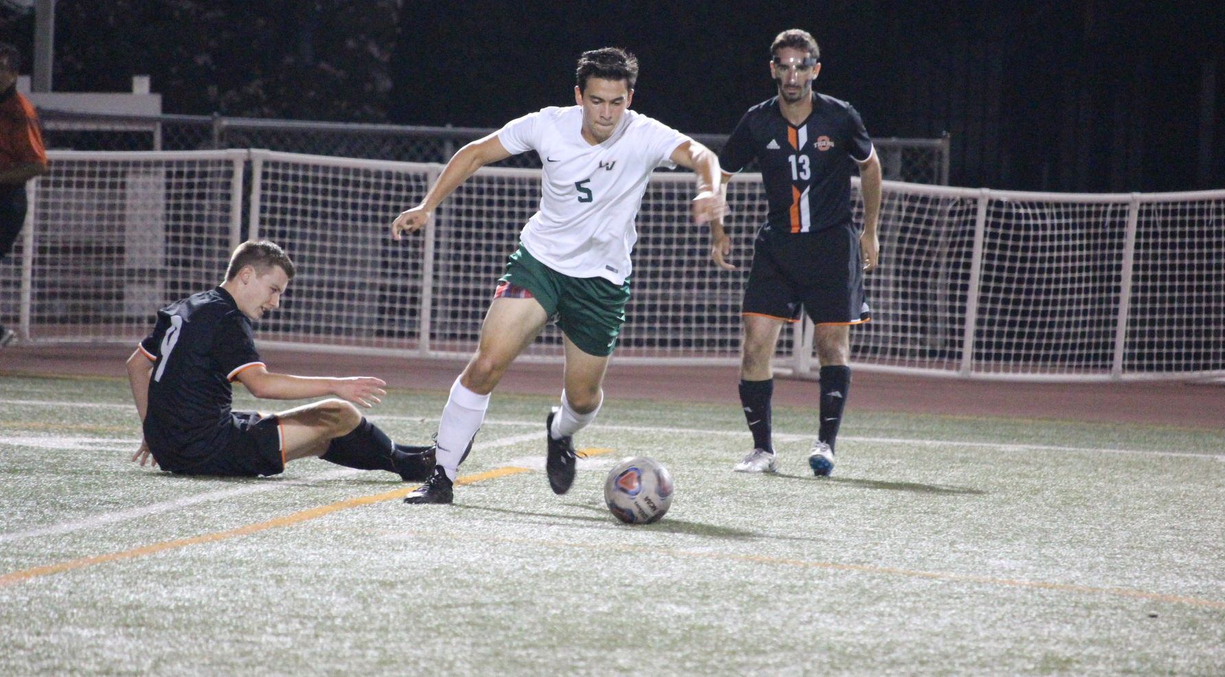 Early goal pushes Men's Soccer past Kingsmen