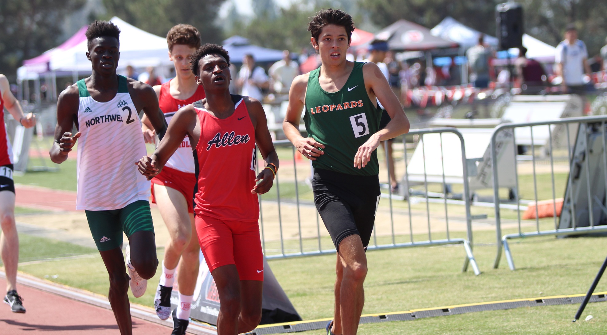 Salas breaks ULV 800m record