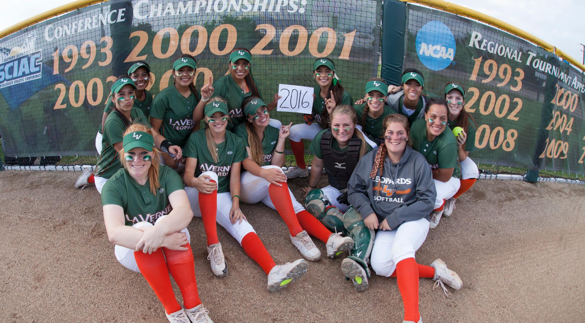 Softball clinches SCIAC Championship on Senior Day