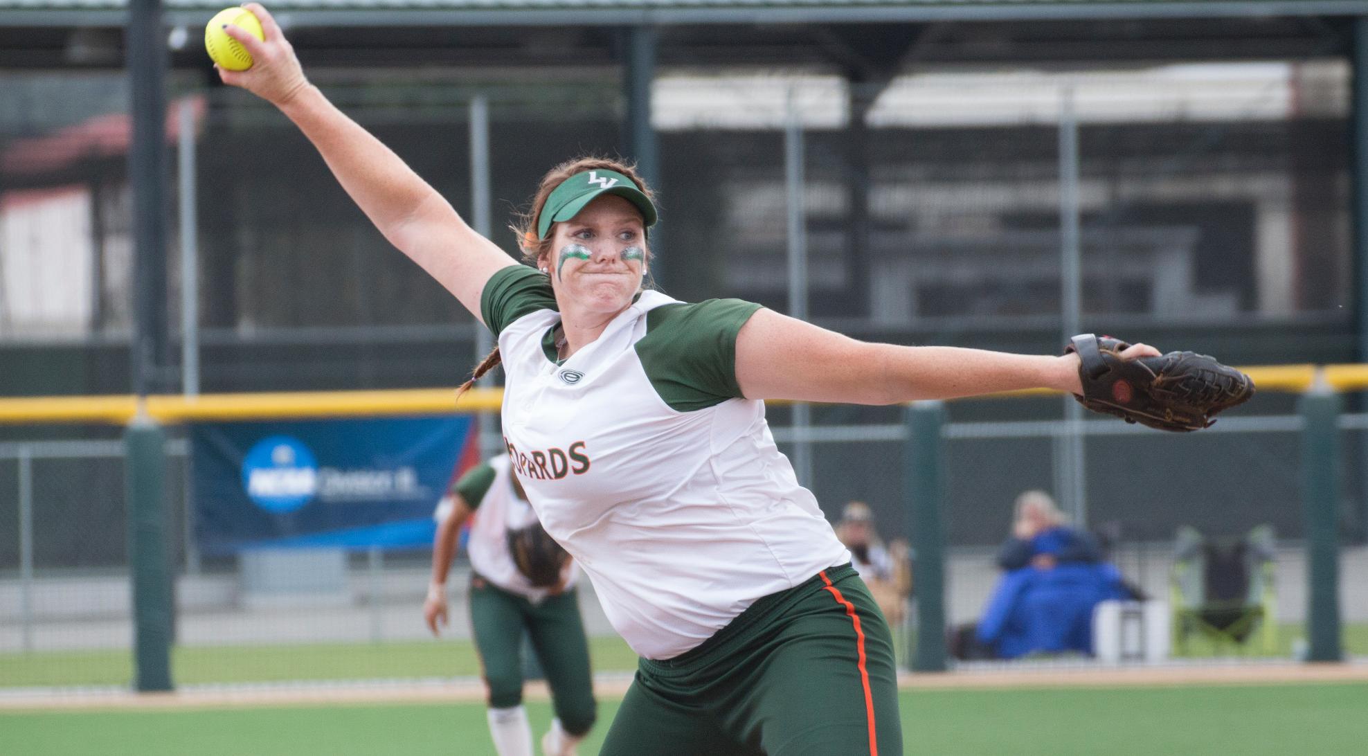 Softball routs Whittier, advances to winners' bracket