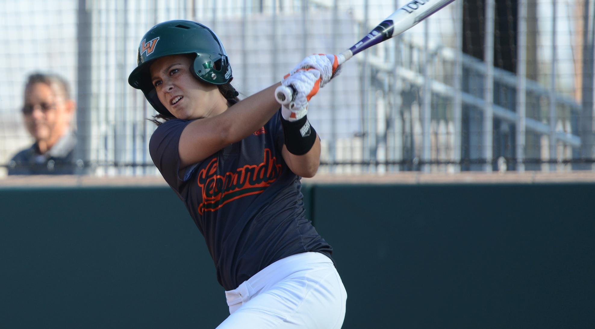 Softball sweeps Pomona-Pitzer