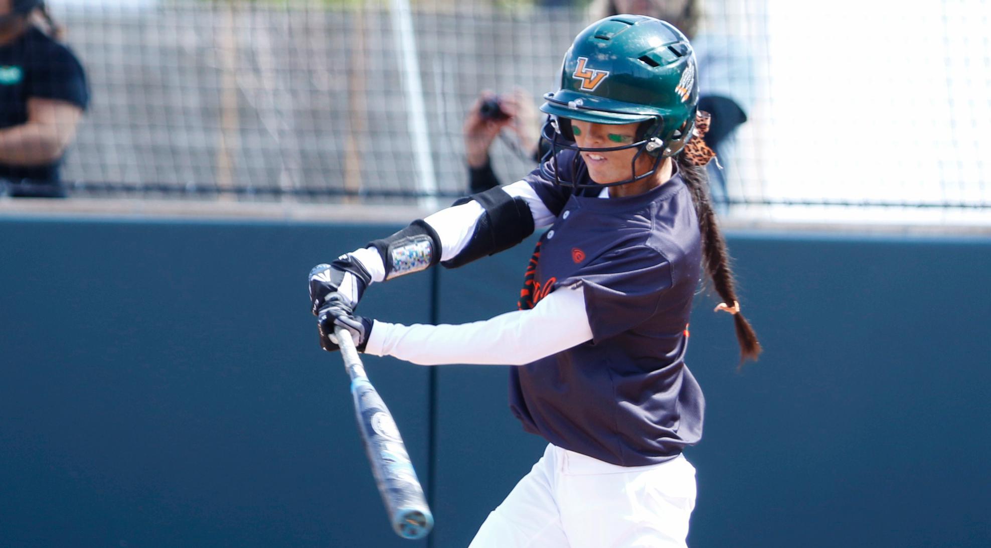 Softball sweeps Whittier