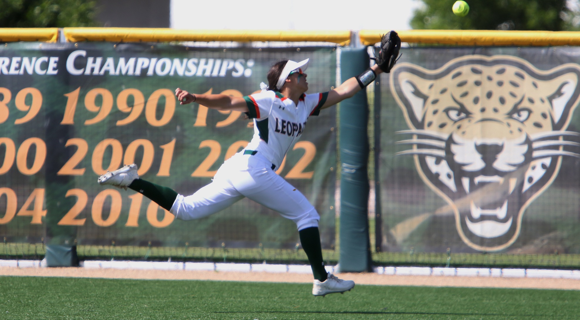 Softball drops two at Whittier