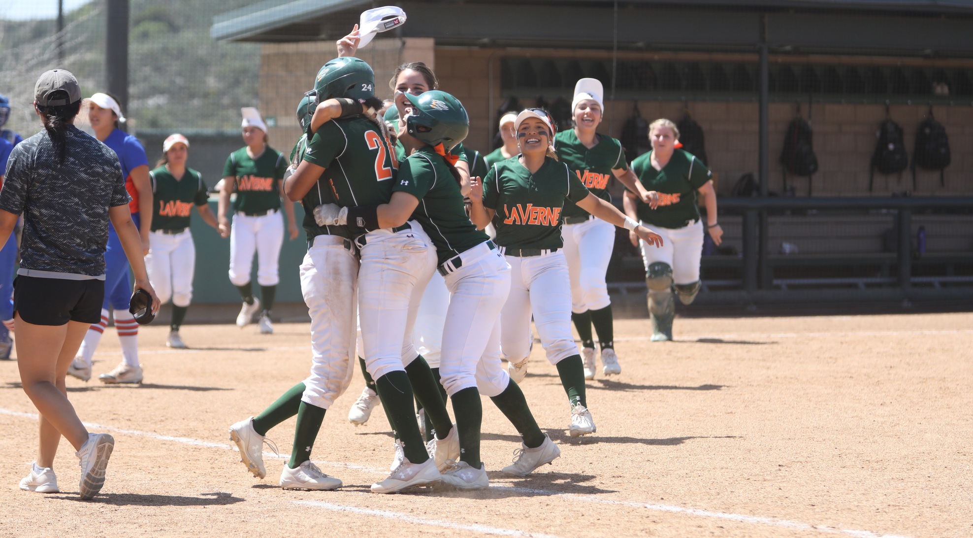 Softball splits with Sagehens