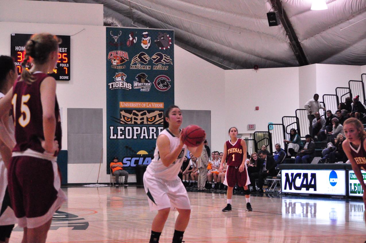 Leo women's basketball team splits over the weekend