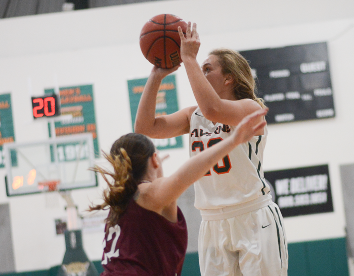 Women&rsquo;s Basketball edged by La Sierra