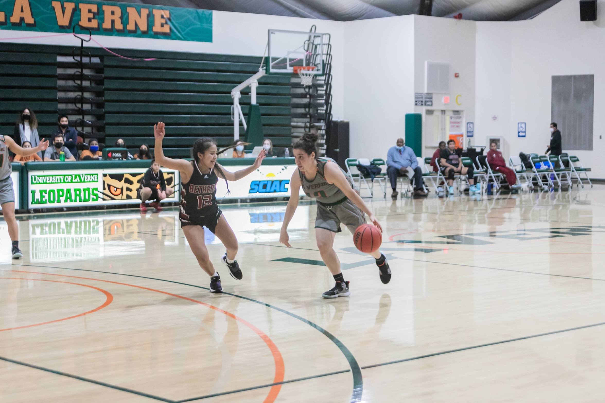 Leos start hot, but fall at Caltech