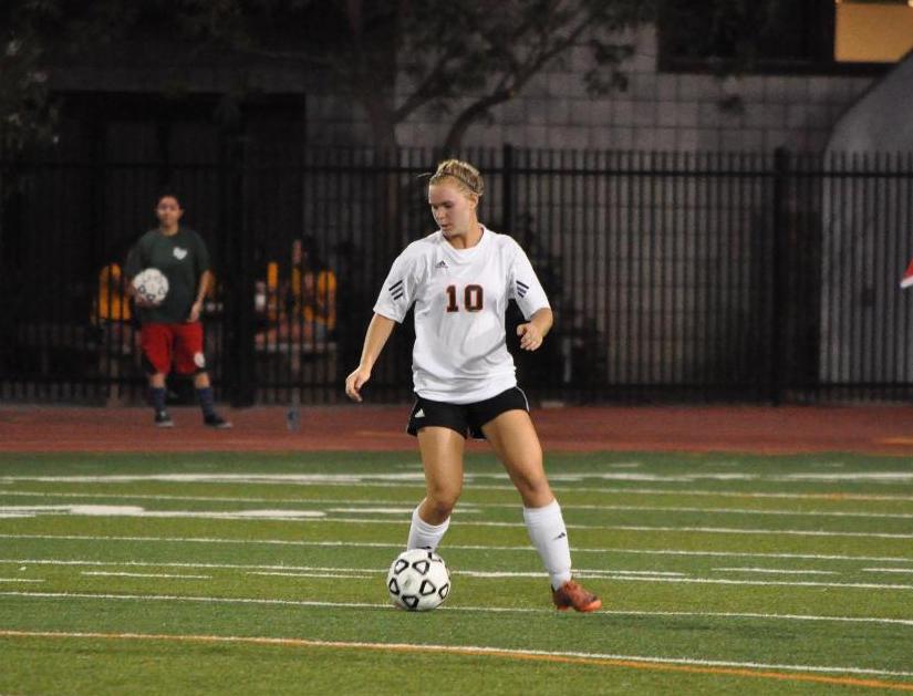 Women's Soccer Falls To Willamette, Whitworth At UCSC Slugfest