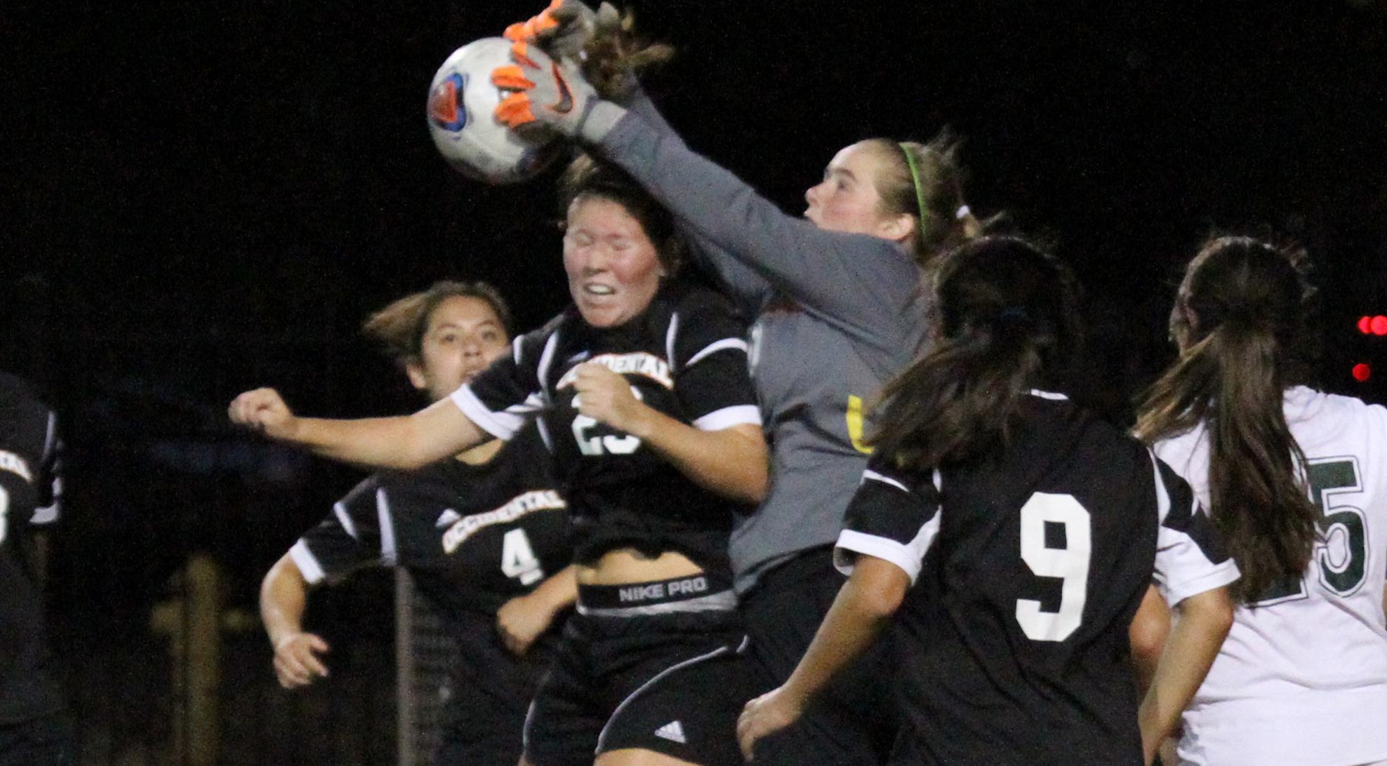 Women's Soccer falls at Pomona-Pitzer, 3-0
