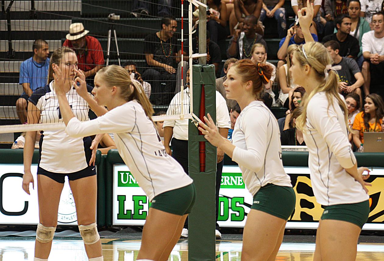 Leos Sweep Caltech On Senior Night