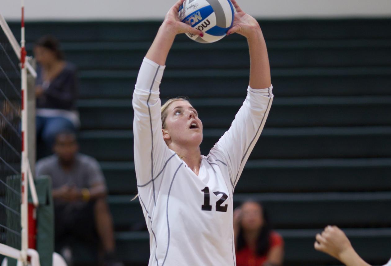 La Verne Overcomes Oxy In Five-Setter