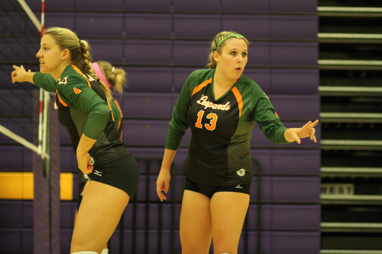Volleyball Tops UCSC, Wesley In First Day Action At Posada Royale Invitational