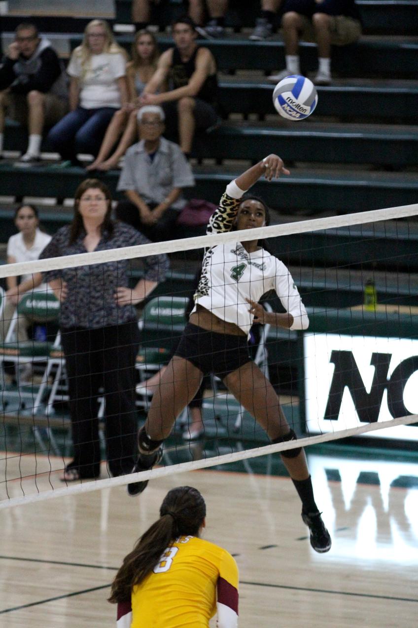 Leopards score league volleyball win