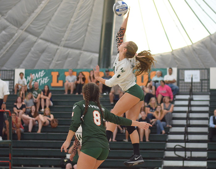 Volleyball rallies to upset No. 9 Claremont-Mudd-Scripps