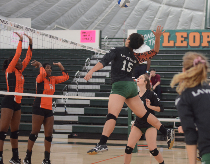 No. 21 Volleyball stumbles at No. 10 CMS