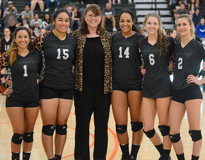 No. 18 Volleyball sweeps Redlands on Senior Night