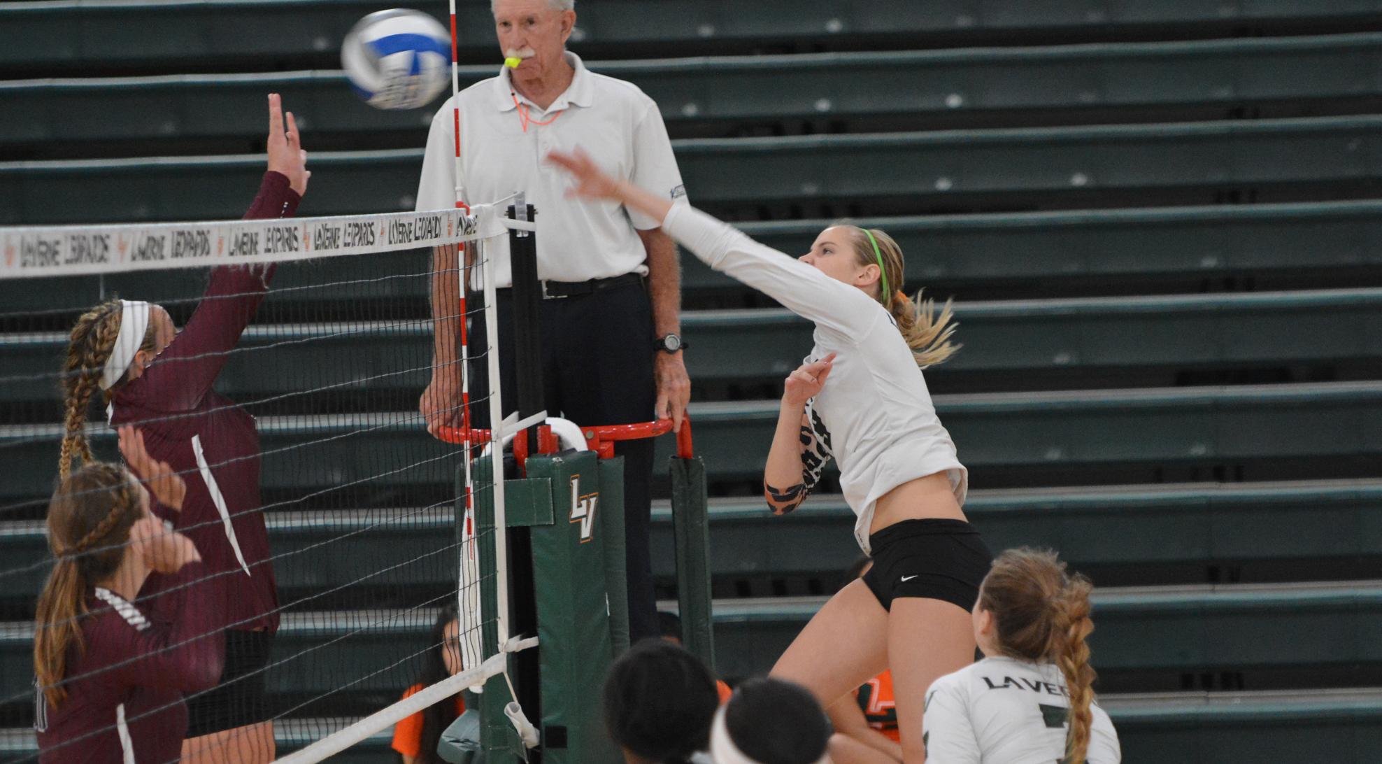 Volleyball bounces back, sweeps Day 2 of Pacific Coast Classic
