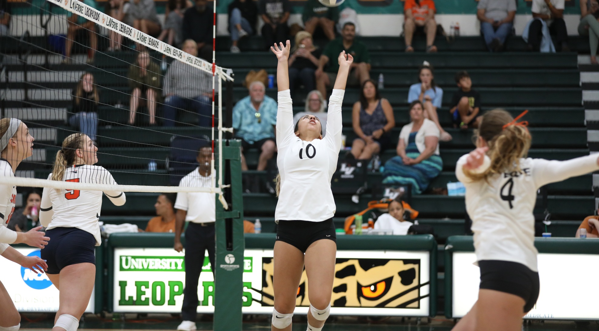 Volleyball Sweeps Oxy to Open SCIAC Play