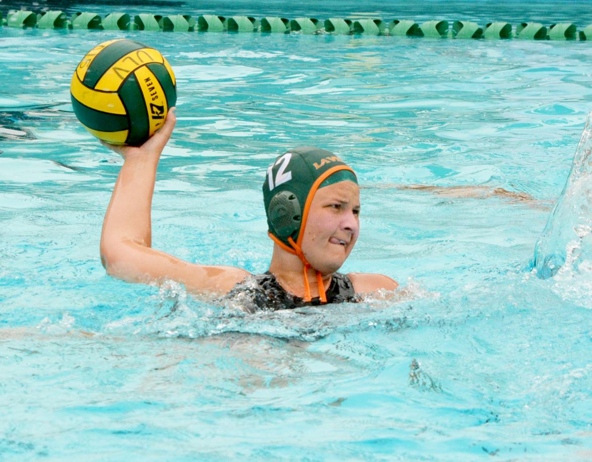 Women&rsquo;s Water Polo tops Occidental, 8-5